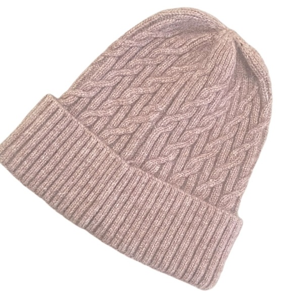 Nwot taupe super soft cable knit with ribbed edges winter hat one size - Picture 2 of 2